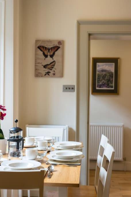 Self Catering , City Centre Apartment With Parking EDI Kültér fotó