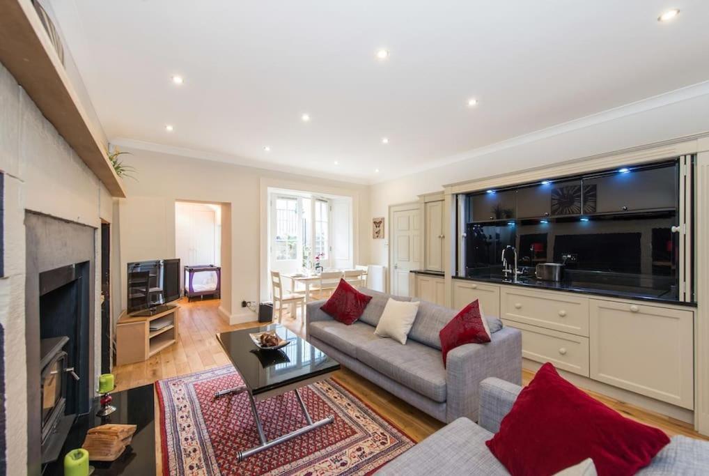Self Catering , City Centre Apartment With Parking EDI Kültér fotó