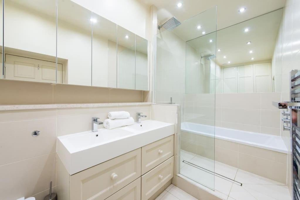 Self Catering , City Centre Apartment With Parking EDI Kültér fotó