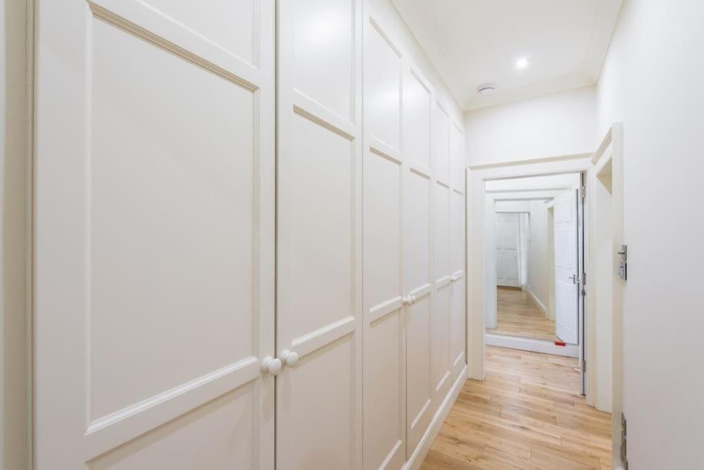 Self Catering , City Centre Apartment With Parking EDI Kültér fotó