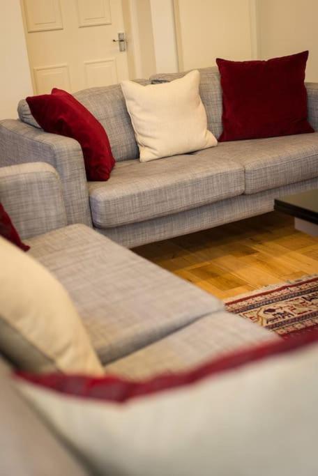 Self Catering , City Centre Apartment With Parking EDI Kültér fotó