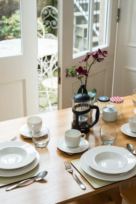 Self Catering , City Centre Apartment With Parking EDI Kültér fotó