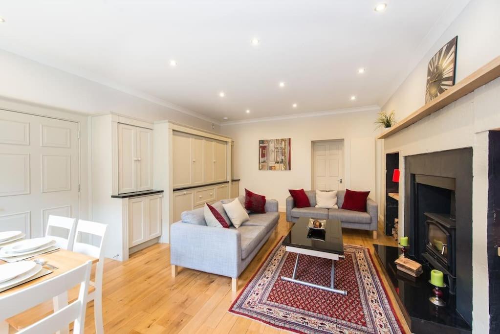 Self Catering , City Centre Apartment With Parking EDI Kültér fotó