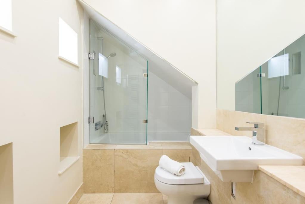 Self Catering , City Centre Apartment With Parking EDI Kültér fotó