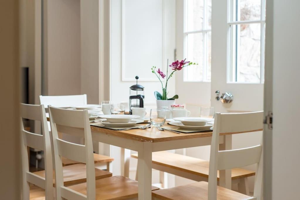 Self Catering , City Centre Apartment With Parking EDI Kültér fotó
