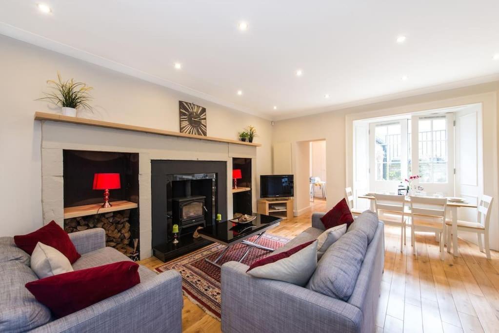 Self Catering , City Centre Apartment With Parking EDI Kültér fotó