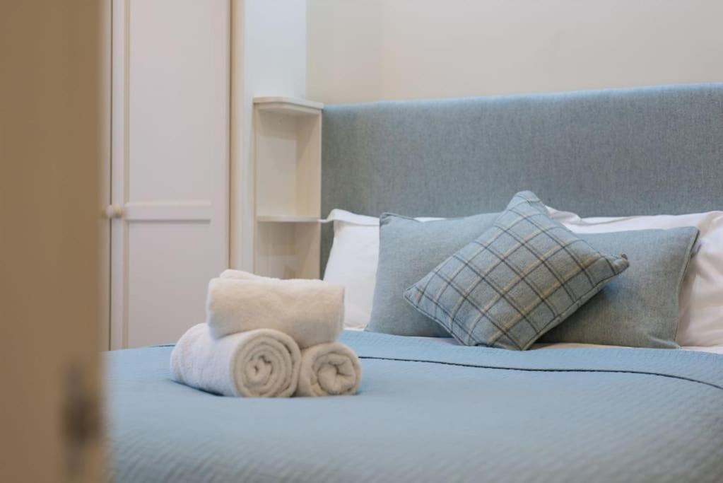 Self Catering , City Centre Apartment With Parking EDI Kültér fotó