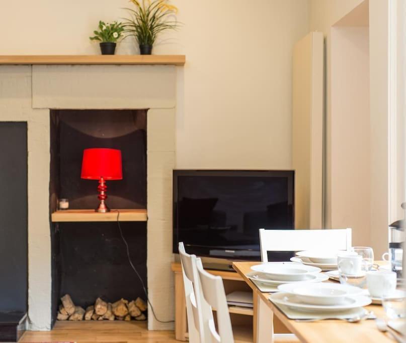 Self Catering , City Centre Apartment With Parking EDI Kültér fotó