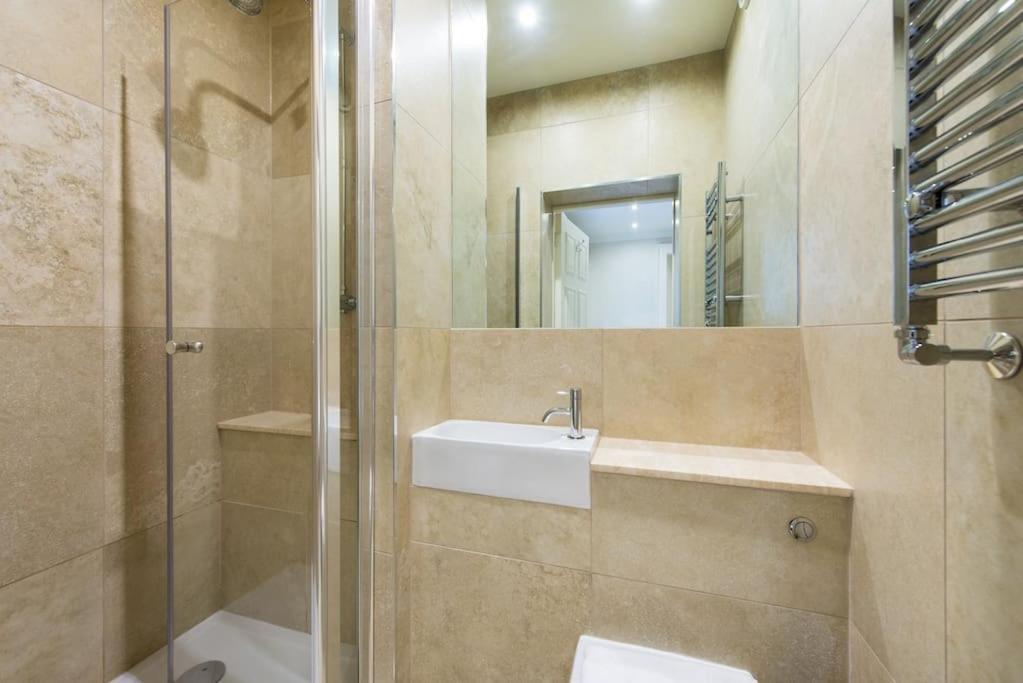Self Catering , City Centre Apartment With Parking EDI Kültér fotó