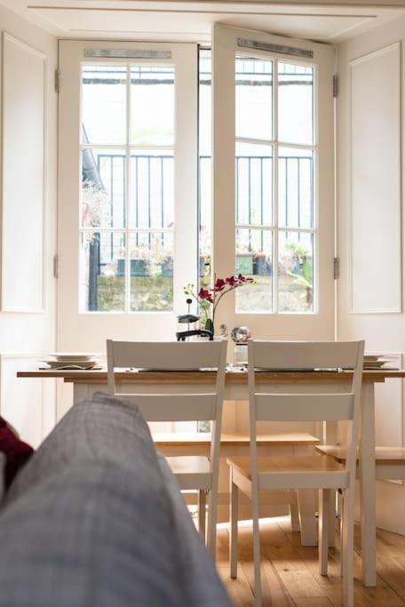 Self Catering , City Centre Apartment With Parking EDI Kültér fotó